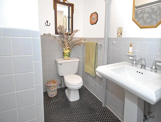 Sold by Brooklyn Bridge | media 9