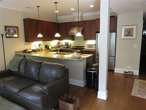 1st image of 648 W Wellington Ave #2WW