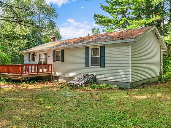 4th image of 40 Pine Ridge Road