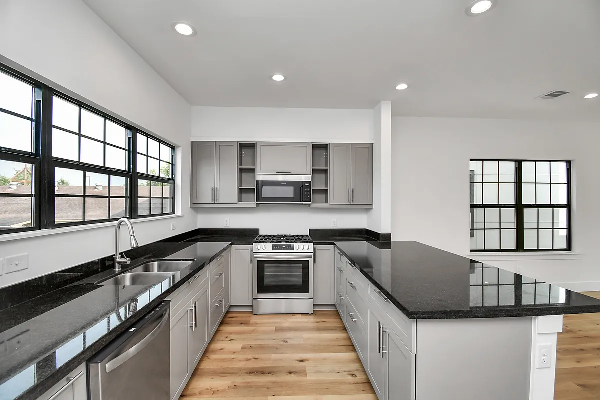 Kitchen - 11916 N Hoa Sen Cir