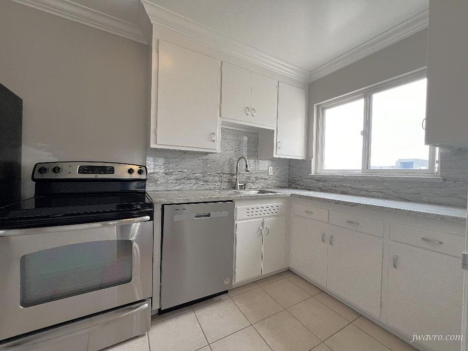 1st image of 2420 Franklin St APT 36