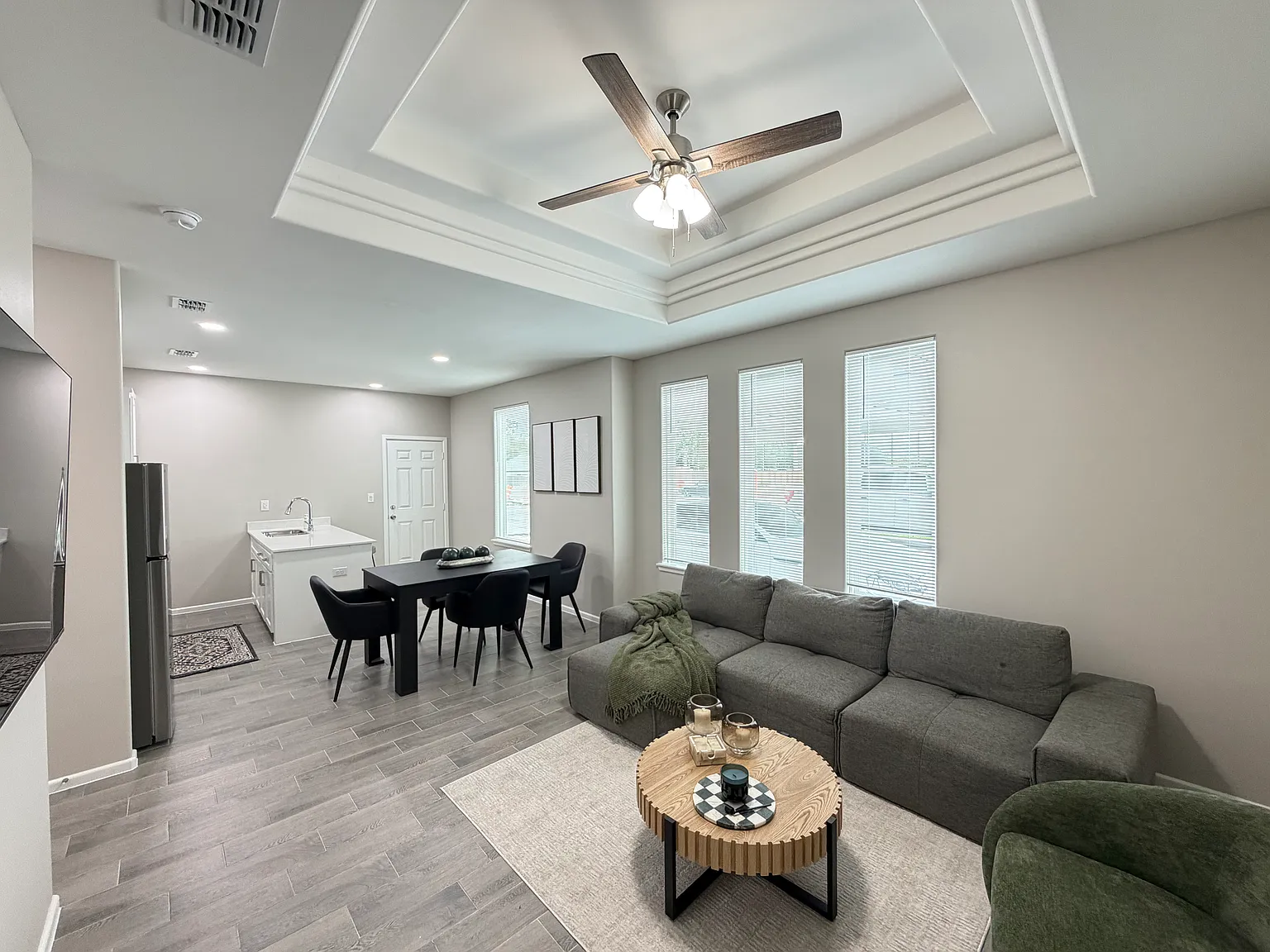 2612 E Harrison Ave — Photo 4