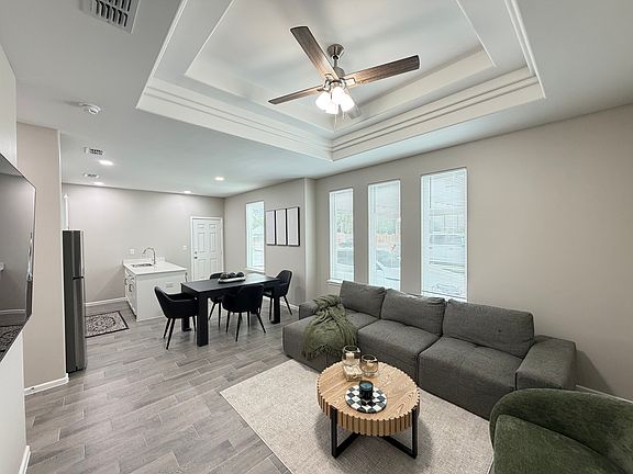 4th image of 2612 E Harrison Ave APT 1