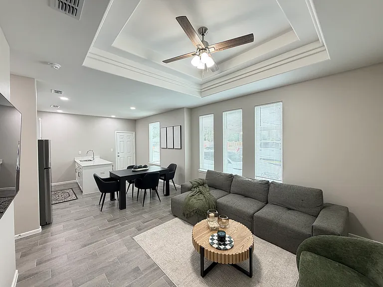 2612 E Harrison Ave #1 — Photo 4