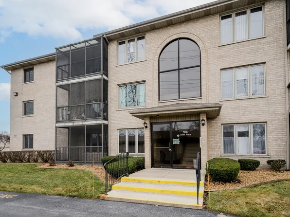 5017 139th Pl APT 704, Crestwood, IL 60418