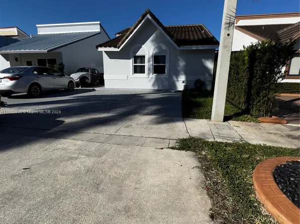 8841 NW 108th Ln, Hialeah Gardens, FL 33018