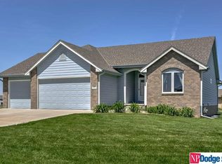 100 Crogans Way Cir, Council Bluffs, IA 51501