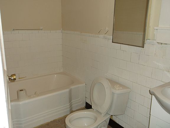 5th image of 47 N Daves St