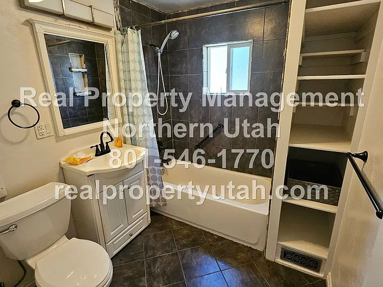 662 E 4th St — Photo 19