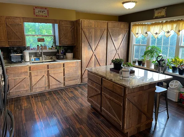 11 Arrowood Dr, Bridgeport, WV 26330