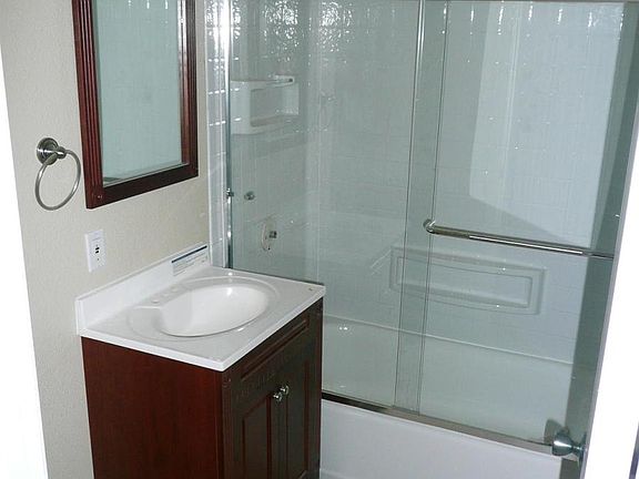 5th image of 1147 Garfield Ave APT 19