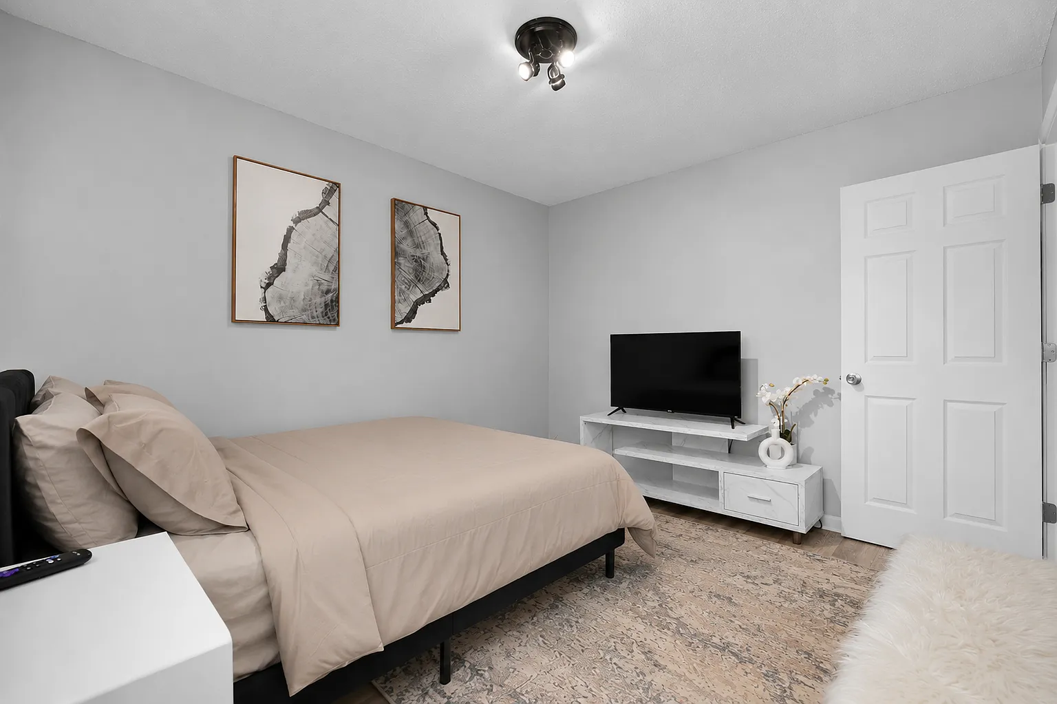 3 bed, 1092 sqft, $3,500 — Photo 1