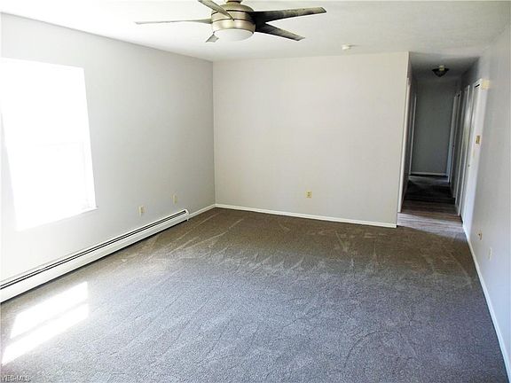 3rd image of 1256 Oxford Dr