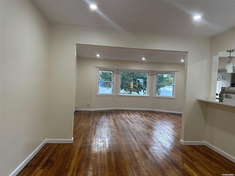 1st image of 200 E Pennywood Avenue