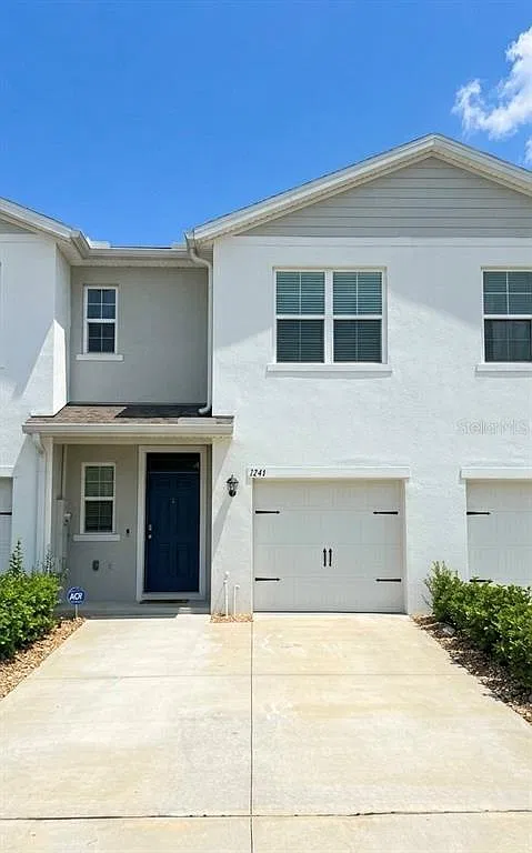 3 bed, 2.5 bath, 1488 sqft, $1,800 — Photo 1