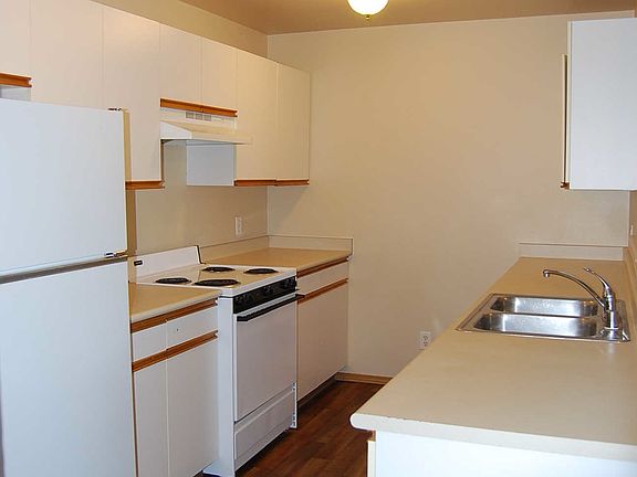 3rd image of 1520 Cooley St APT 13