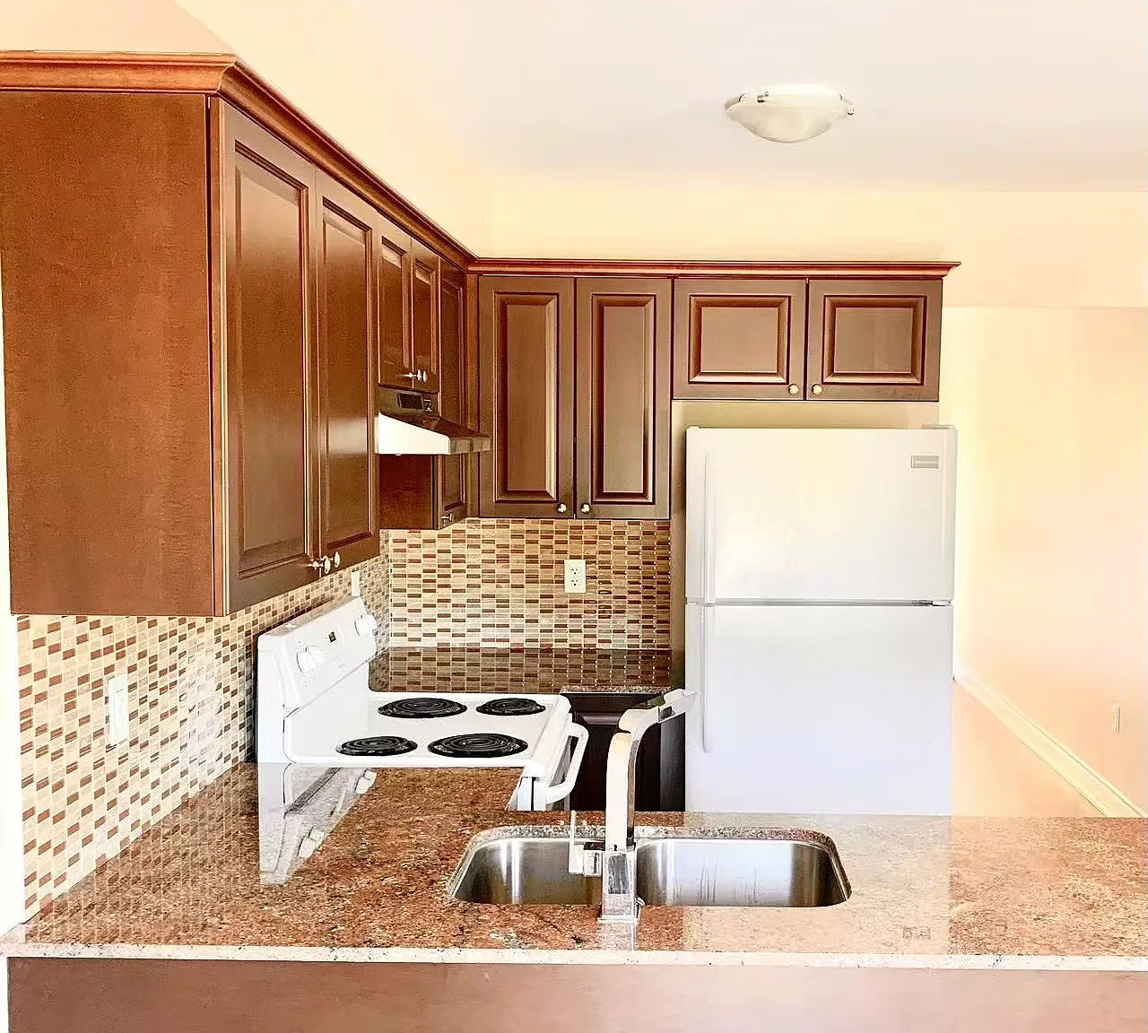 3 bed, $2,550 — Photo 2