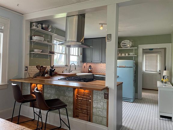 For us, the kitchen is the heart of the home. We've renovated the kitchen so you can cook while enjoying company or helping with homework.