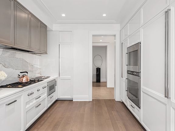 2nd image of 225 W 86th St #905