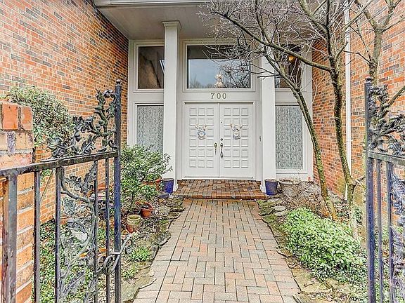 4th image of 700 Woodbourne Trl