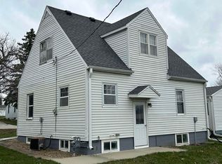 134 W Monroe St, Winthrop, IA 50682