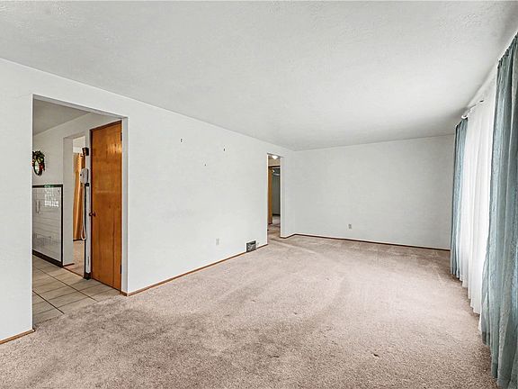 4th image of 104 Longmount Dr