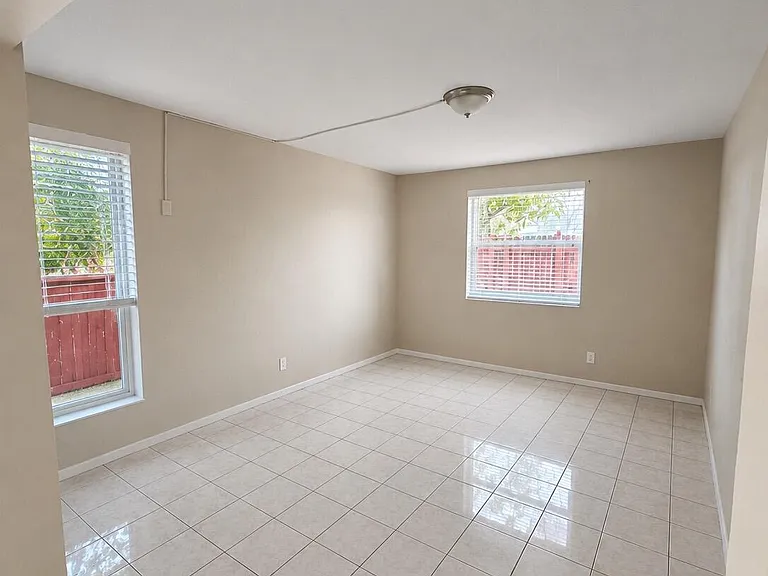7920 SW 7th Pl — Photo 3