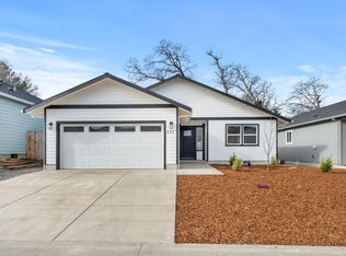 221 Christopher Way, Talent, OR 97540