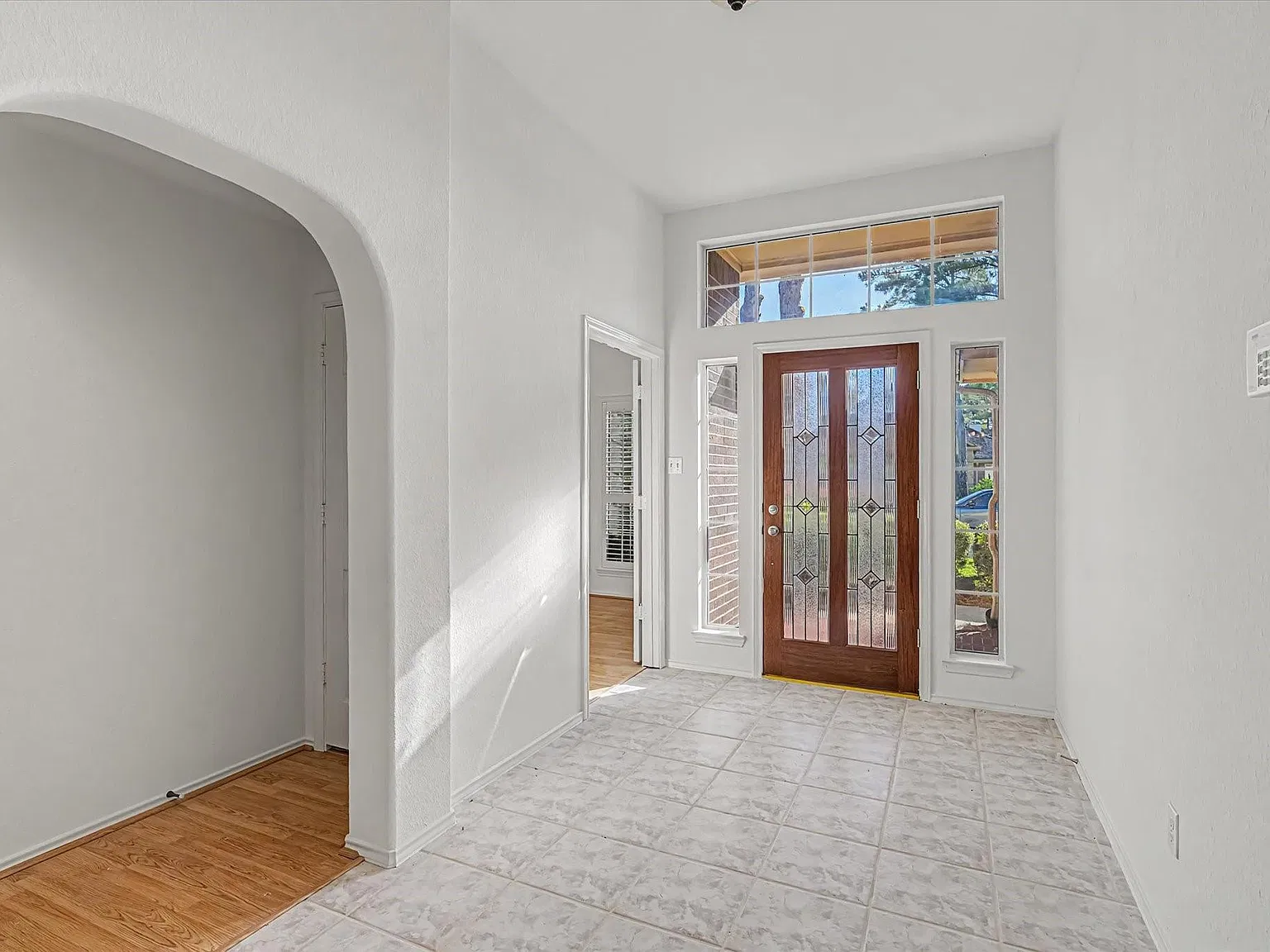 3 bed, 2.0 bath, 2349 sqft, $2,785 — Photo 4
