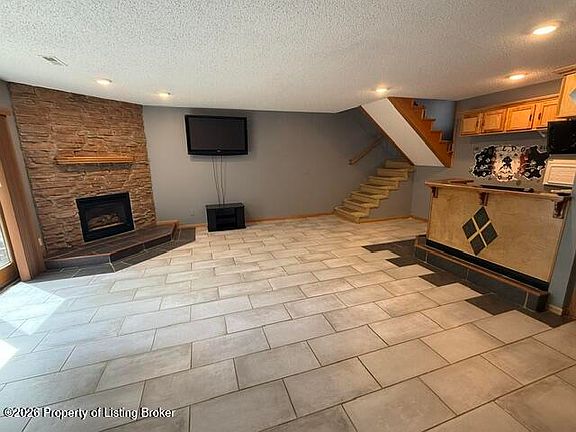 5th image of 2124 Prairie Ave