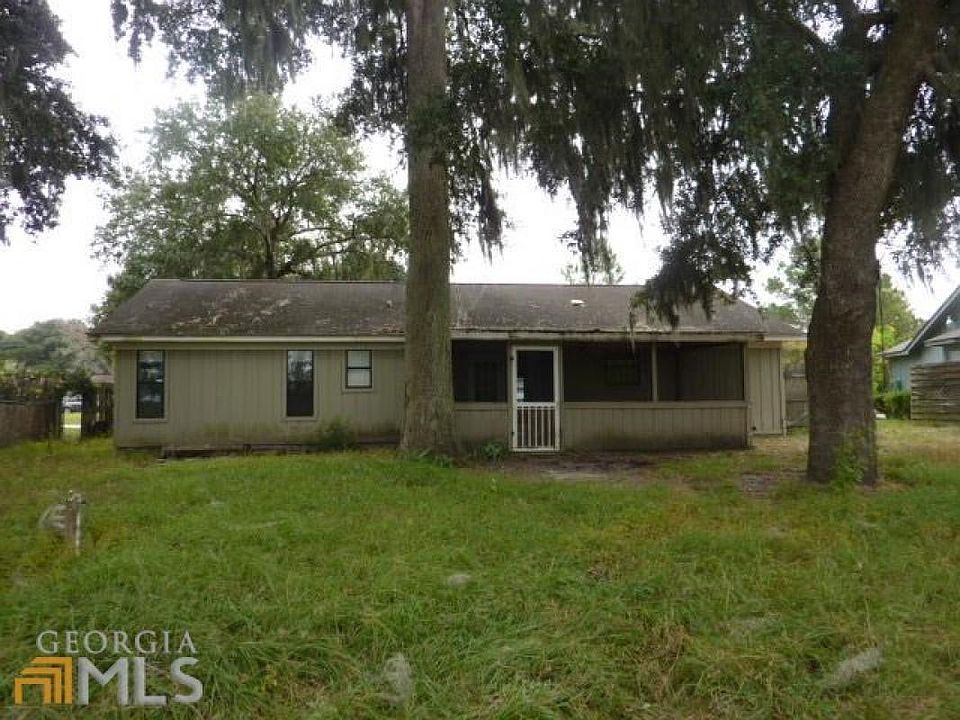 2nd image of 214 Sunnyside Dr