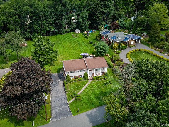 2nd image of 8 Pinewood Sherman, CT Shores