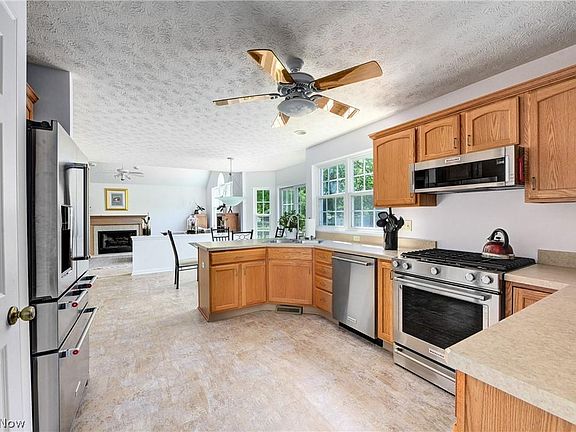 2nd image of 27081 Glenside Ln