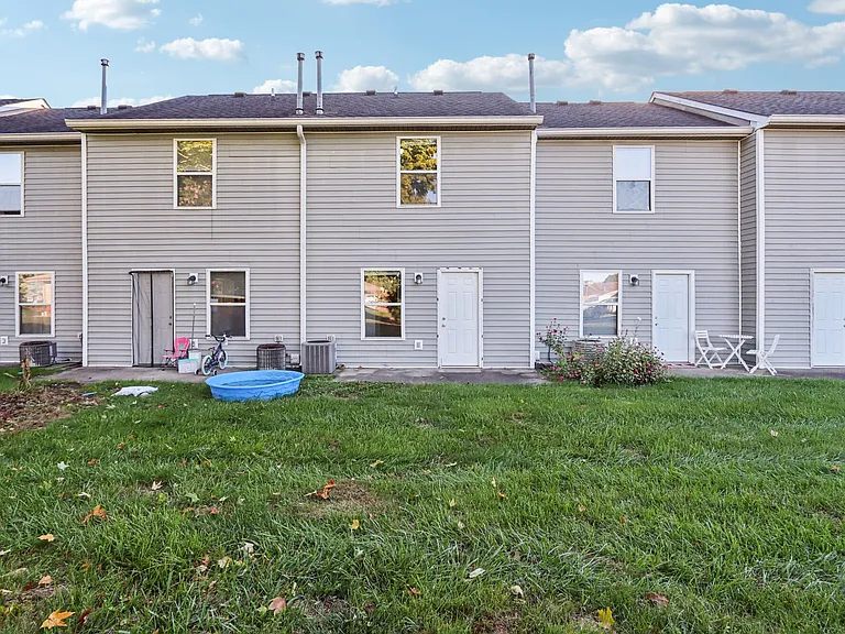 Fox Pointe Apartments — Photo 45
