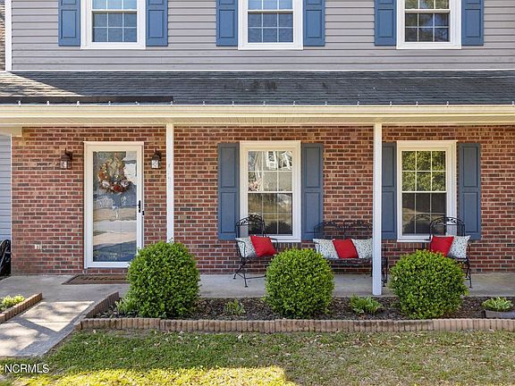 3rd image of 1696 Cumberland Pl