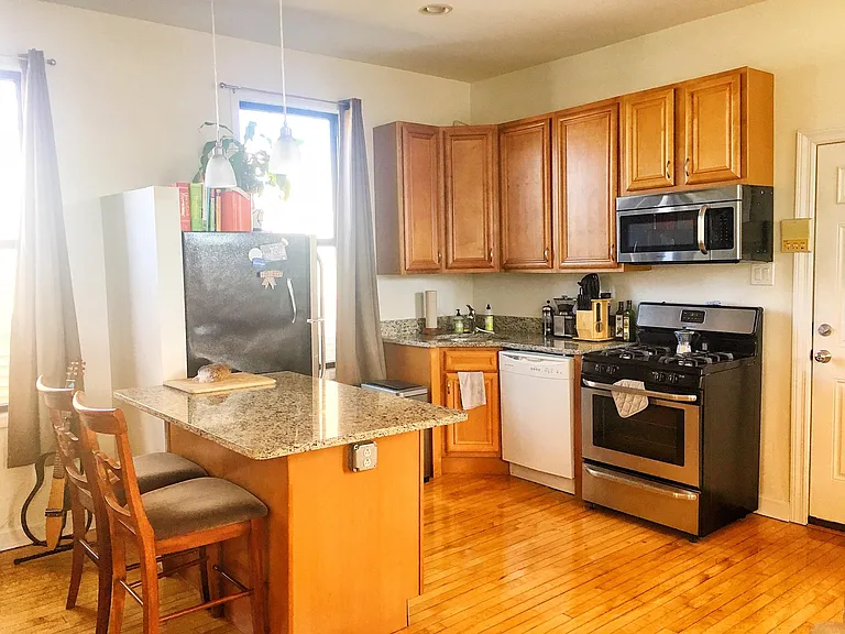 1421 W Huron St #3F — Photo 2