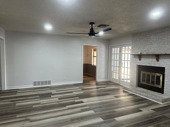3rd image of 2805 Ecleto Blvd
