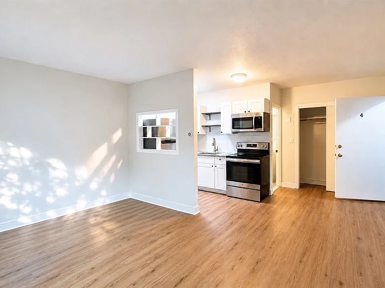 39 Willow St #4 — Photo 2