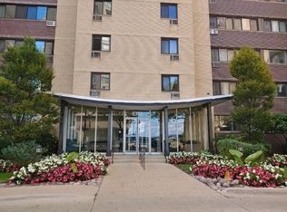 6300 N Sheridan Rd APT 517, Chicago, IL 60660