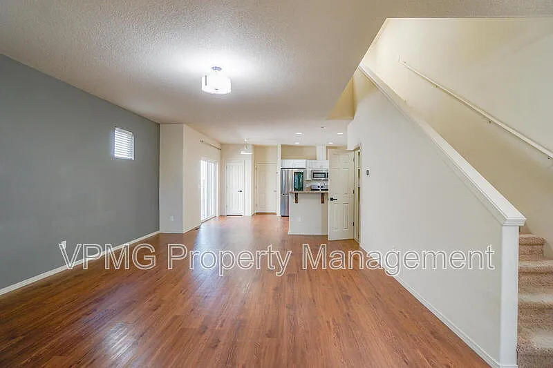 4 bed, 2.5 bath, 1849 sqft, $2,695 — Photo 4
