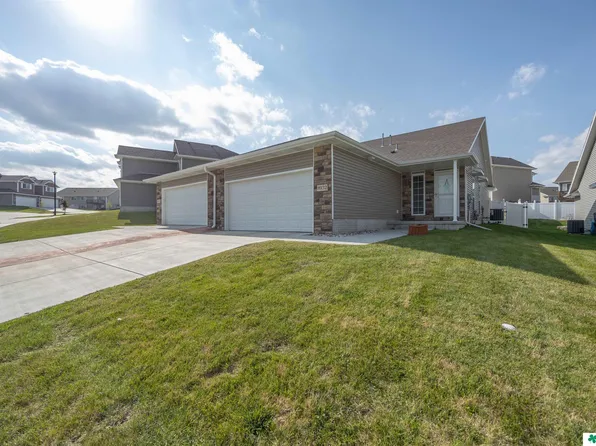 8932 Tumbleweed Dr, Lincoln, NE 68507