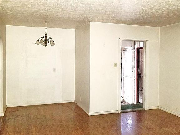 2nd image of 2200 Beverly Way