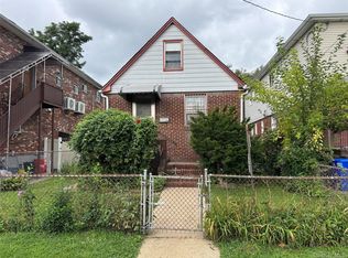 7636 166th St, Fresh Meadows, NY 11366