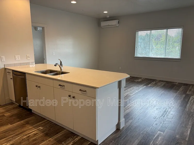 1 bed, 1.0 bath, 1000 sqft, $1,450 — Photo 4