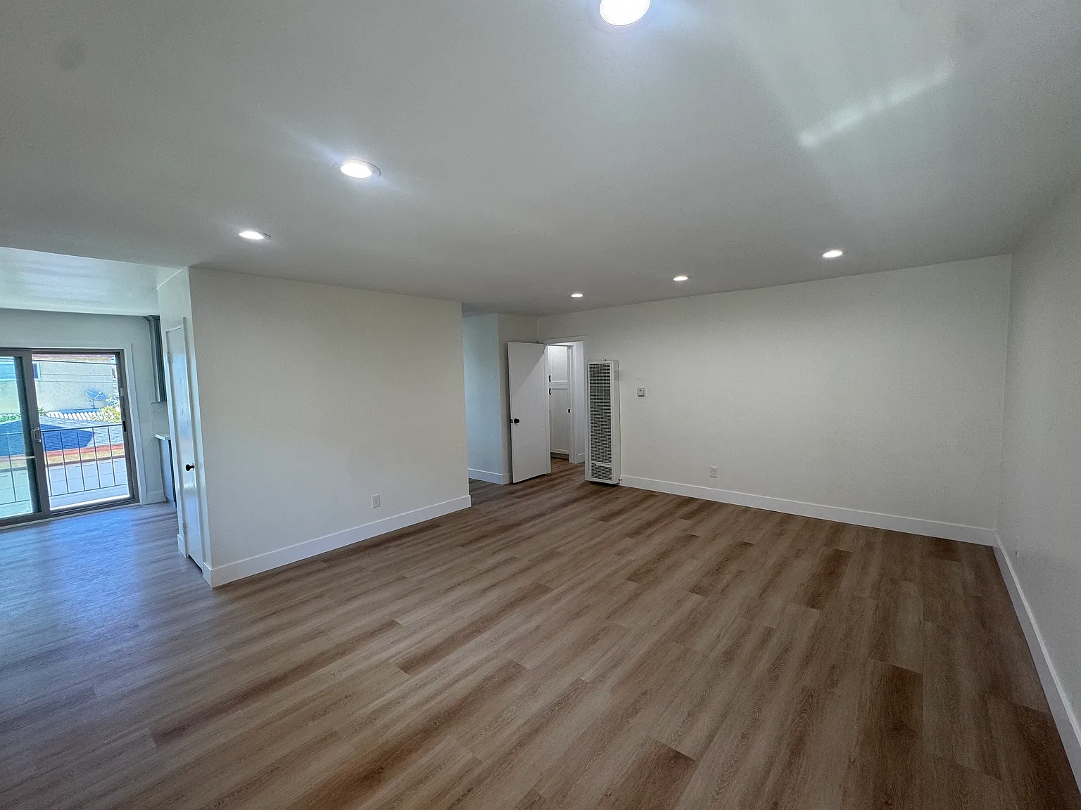 2 bed, 1100 sqft, $2,850 — Photo 3