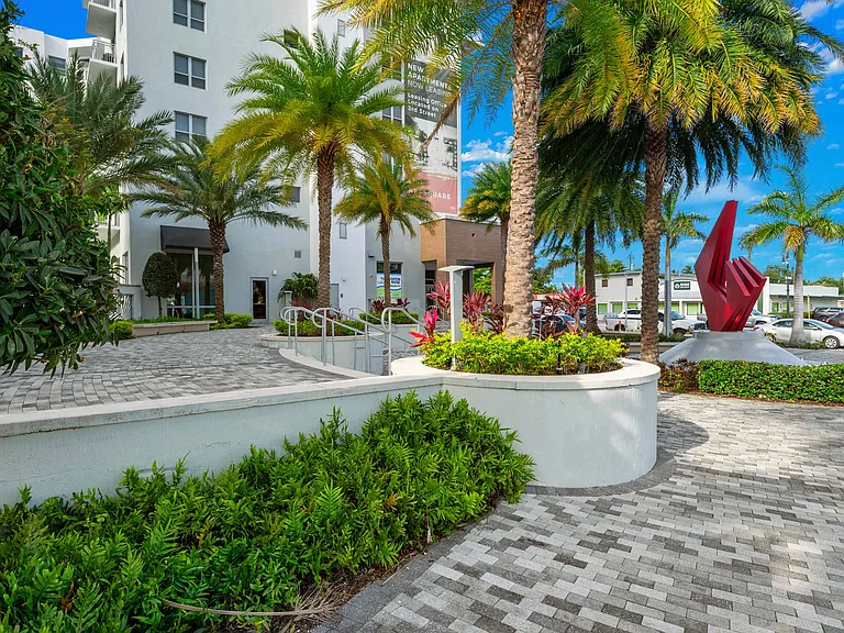 ArtSquare at Hallandale — Photo 1
