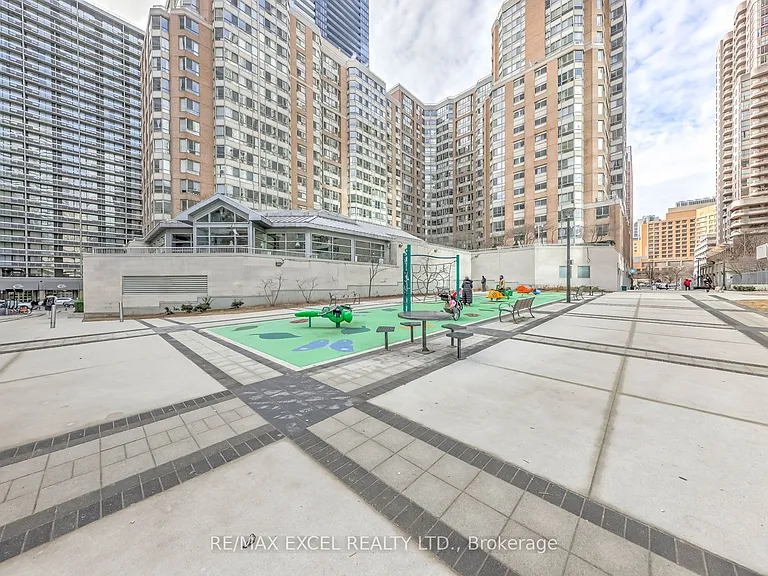 386 Yonge St #4904 — Photo 5