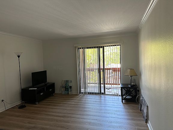 4th image of 12067 Alta Carmel Ct Unit 70