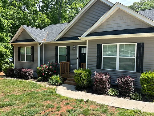 110 Sanders Dr Photo 1