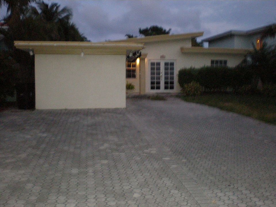 3/3 Block Home